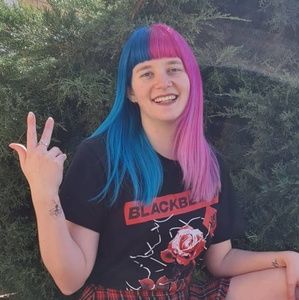 Meet your Posher, Caitlin